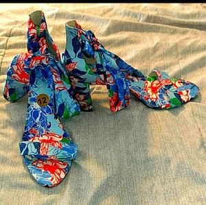 Jessica Simpson 5' strappy HEELS